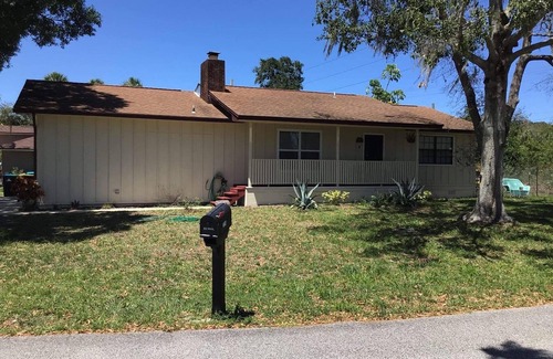 Interchange Square House | Turkey creek Nature Reserve. Two bedrooms, two bath with kayaks