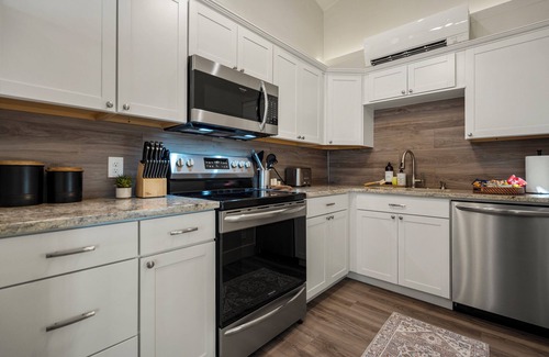 Tulsa House | Turkey Mountain Bungalow - Walk to the Trails
