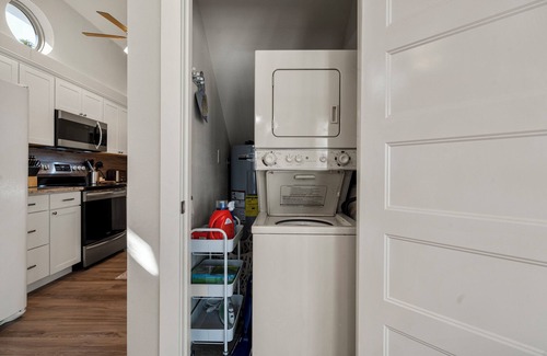 Tulsa House | Turkey Mountain Bungalow - Walk to the Trails