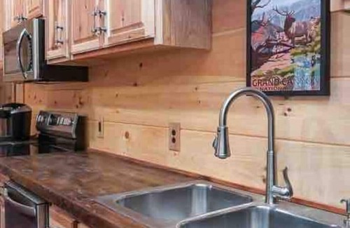 Fayetteville House | Turkey Ridge | unique & peaceful