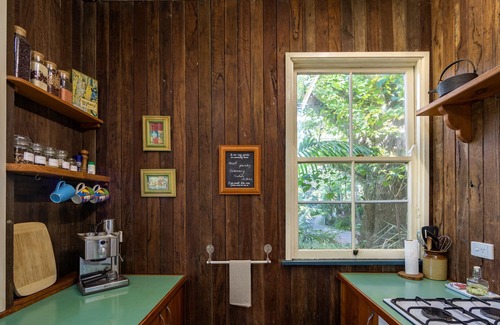 Mount Glorious Cottage | Turkey's Nest - White Gum Cottage