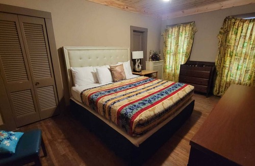 Raleigh House | Turn of the Century Secluded Estate with Sauna and Pool