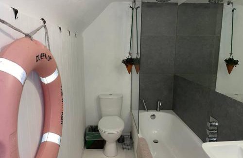 Margate Apartment | Turner Cottage - 3 bed with a View of the Harbour