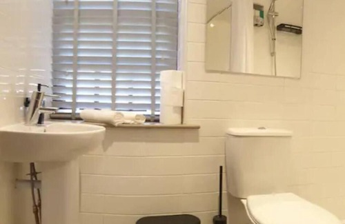 Burnley House | Turner - En-suite Room in Canalside Guesthouse