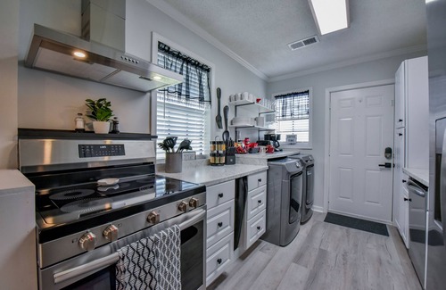 Tuscaloosa Condo | Turner Round - Book for 30 or more days! Quiet Complex.