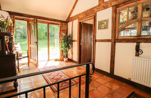 Wall-under-heywood Cottage | TURNIP HOUSE, pet friendly, luxury holiday cottage in Cardington