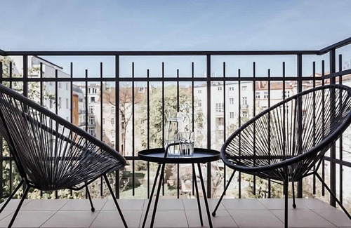 Zizkov Apartment | TurnKey | King George Studio III