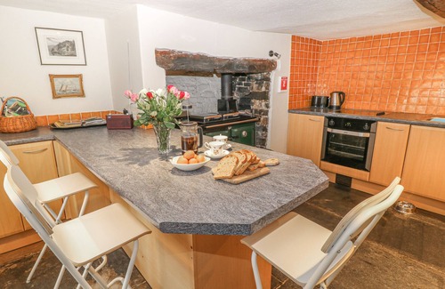 Clovelly Cottage | TURNPIKE COTTAGE, pet friendly, with open fire in Woolfardisworthy