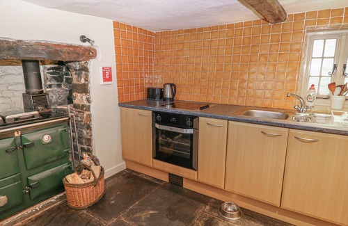 Clovelly Cottage | TURNPIKE COTTAGE, pet friendly, with open fire in Woolfardisworthy