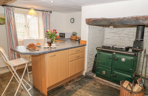 Clovelly Cottage | TURNPIKE COTTAGE, pet friendly, with open fire in Woolfardisworthy