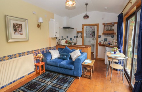 Galmpton Cottage | TURNPIKE LODGE, romantic, country holiday cottage in Brixham