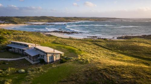 Loorana Villa | Turnstone Beach House