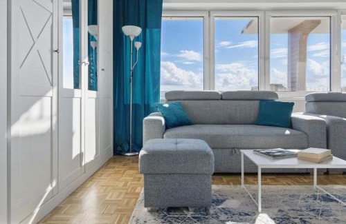 Ursus Apartment | Turquoise by Solarento