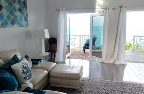 Calvin Hill Villa | Turquoise Escape new waterfront
