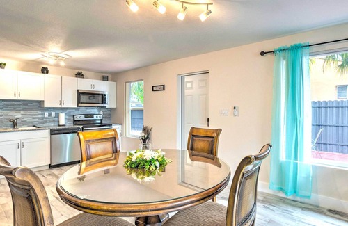 Riviera Beach Apartment | Turquoise Escape ~ 1 Mi to Sailfish Marina!
