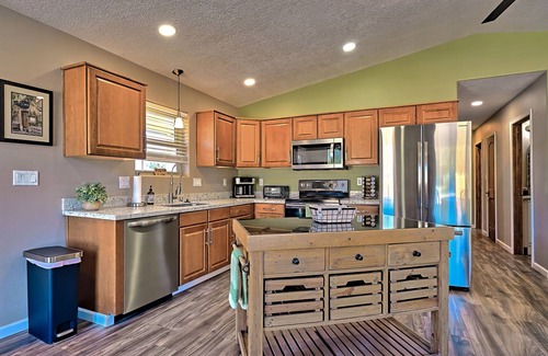 Zuzax House | Turquoise Trail Bungalow with Amazing Views