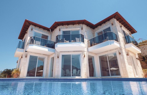Kas Villa | TURTLE BAY VILLA, Large private infinity pool, Sleeps 8, modern & beautiful