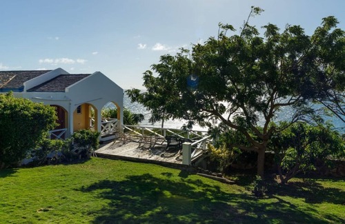 Frigate Bay House | Turtle beach White House(3)luxury romantic cottage