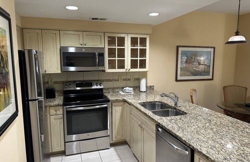 Northeast Virginia Beach Condo | Turtle Cay Resort - Spacious 2BR/2BA w/Great Pools