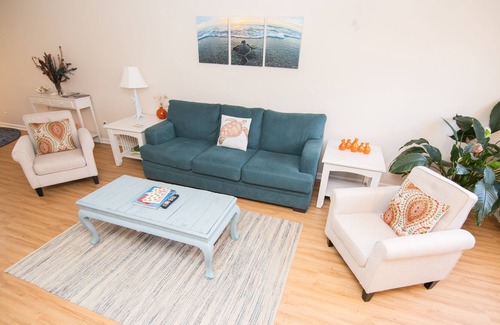 Charleston House | Turtle Cove - Comfortable 2 Bedroom Townhome