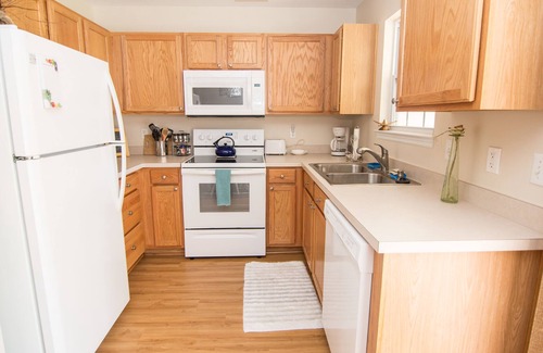 Charleston House | Turtle Cove - Comfortable 2 Bedroom Townhome