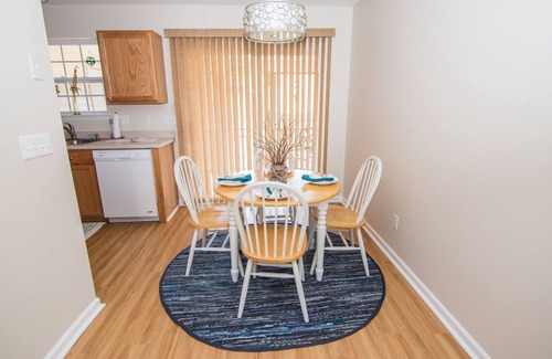 Charleston House | Turtle Cove - Comfortable 2 Bedroom Townhome