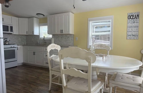 San Carlos Park House | Turtle cove: Perfect Cozy Oasis in SWFL with Pool, Hot Tub & More!