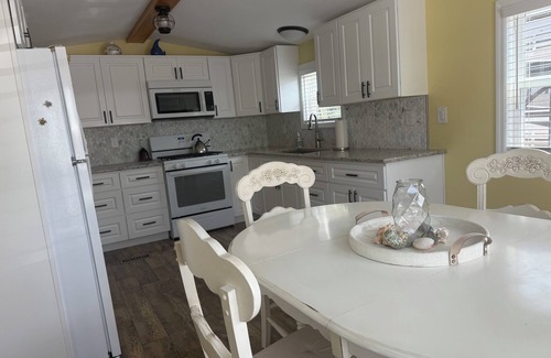 San Carlos Park House | Turtle cove: Perfect Cozy Oasis in SWFL with Pool, Hot Tub & More!