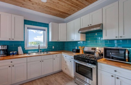 Great Guana Cay Cottage | Turtle Dreams - Guana Cay, In the Settlement