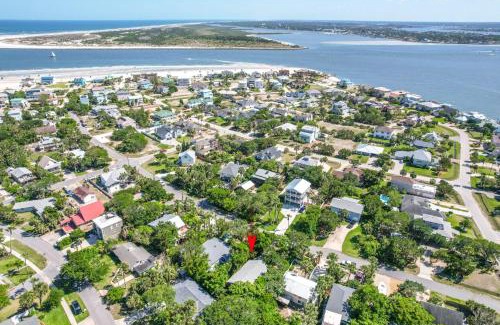 Vilano Beach Apartment | Turtle Hideaway- Walk to Beach & Pier