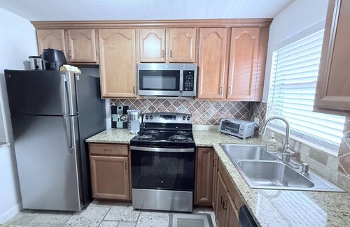 Central Naples Condo | TURTLE LAKE 2BR/2BA - GOLF COURSE VIEW/RESORT STYLE AMENITIES/MINUTES TO BEACH