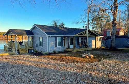 Prosperity House | Turtle Town Bungalow on Lake Murray - RV Parking Available