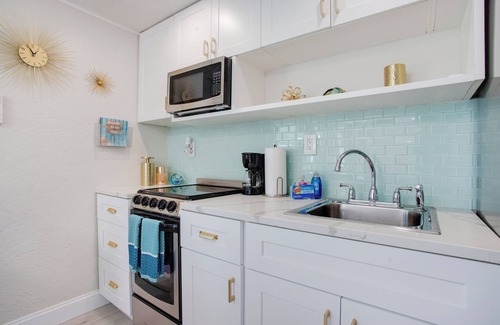 Whitney Beach Condo | Turtle Walk - Walk to Gorgeous Beach! WALK to 12 different Restaurants!