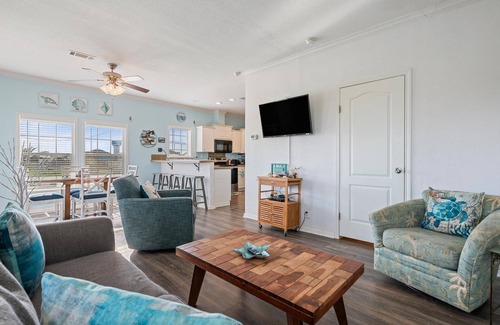 Crystal Beach House | TurtleShell - Hot Tub- Walk to Crystal Beach- Cargo Lift!