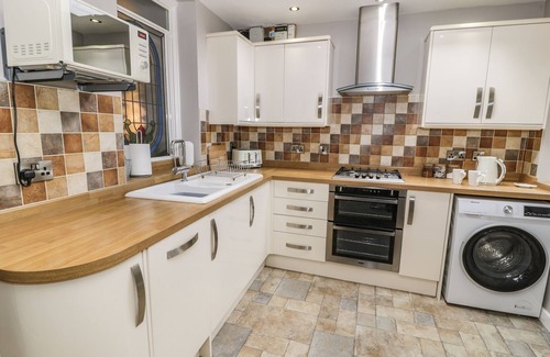 Rhiwbryfdir Cottage | TURTWIG COTTAGE, pet friendly, with open fire in Blaenau Ffestiniog