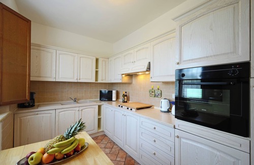 Citta della Pieve Villa | TUSCAN ESTATE 2 VILLAS, 2 POOLS , 2 JACUZZI WALKING DISTANCE TO TOWN SLEEPS 20