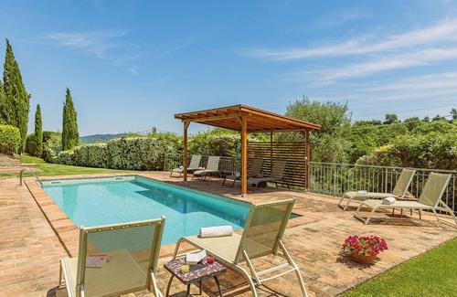 Citta della Pieve Villa | TUSCAN ESTATE 2 VILLAS, 2 POOLS , 2 JACUZZI WALKING DISTANCE TO TOWN SLEEPS 20