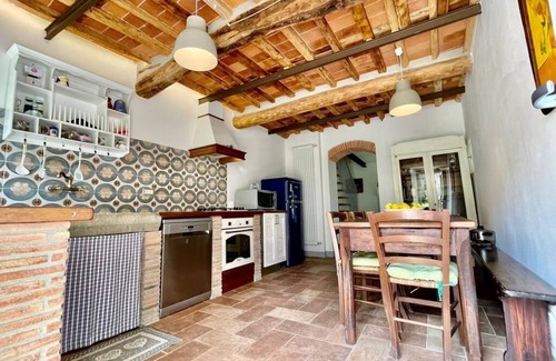 SantʼAndrea di Compito House | Tuscan farmhouse with large private garden.