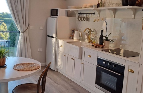Wallan Apartment | Tuscan Getaway in Hidden Valley