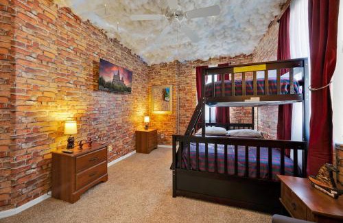Tuscan Hills Villa | Tuscan Hills Retreat near Disney with pool and PS5 game loft