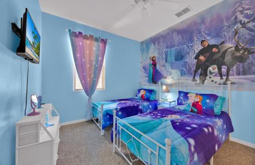 Tuscan Hills Villa | Tuscan Hills Retreat near Disney with pool and PS5 game loft