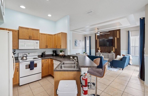 Tuscan Hills House | Tuscan Hills Vacation Pool+Spa Home - 9 Miles to Disney Property!