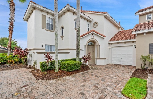 Tuscan Hills House | Tuscan Hills Vacation Pool+Spa Home - 9 Miles to Disney Property!