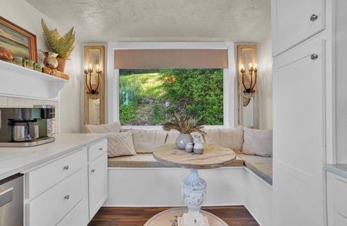 Salunga Cottage | Tuscan River Retreat with Scenic River Views