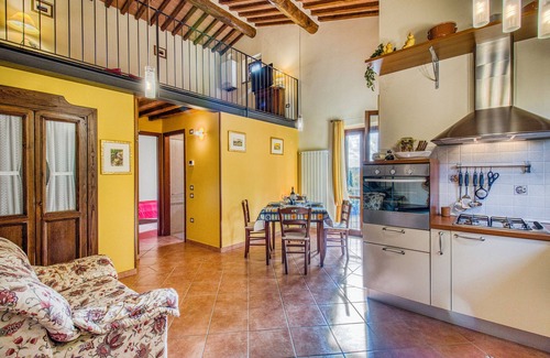Radicondoli Apartment | Tuscan Sun With Shared Pool