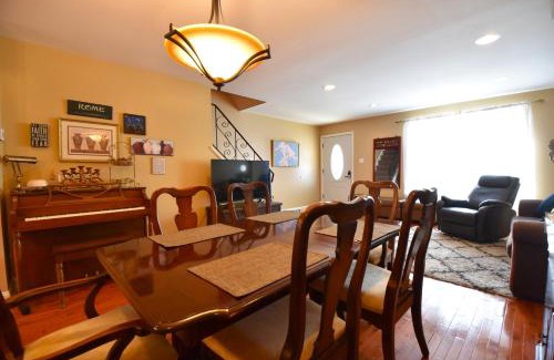 Eastwick Apartment | Tuscany 2900 - Classic Italian Style 3BR w Parking near Airport