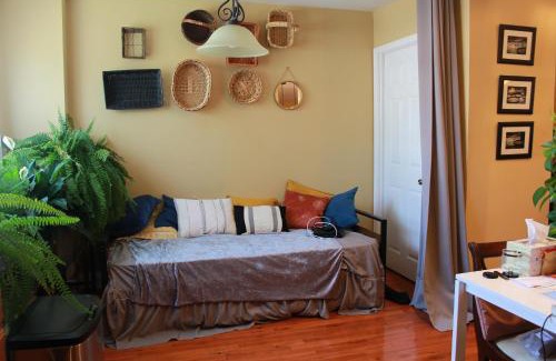 Eastwick Apartment | Tuscany 2900 - Classic Italian Style 3BR w Parking near Airport