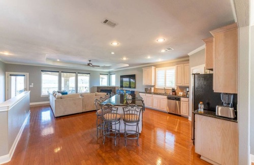 Point Venture House | Tuscany - Lake Travis Lakefront - Private Dock