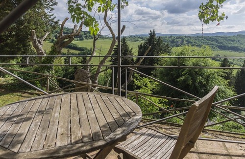 Twist Apartment | Tuscany studio, vineyard views and Florence 30 minutes