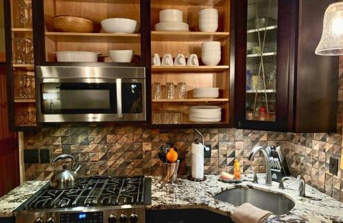 Pond Eddy House | Tuthill Tree House - Secluded Mountain Cabin with Roof Deck